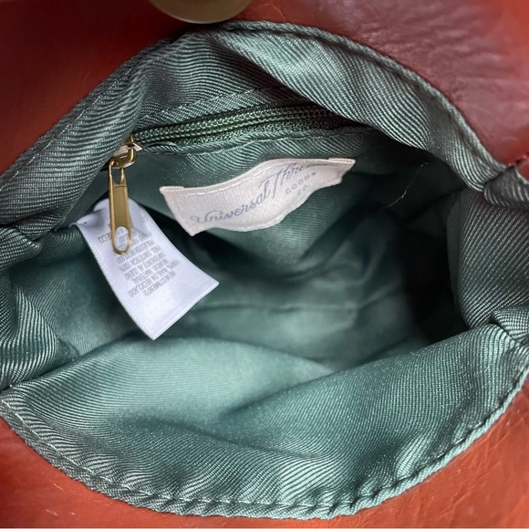 Universal Threads Winter Quilted Sherpa Crossbody - Picture 4 of 7